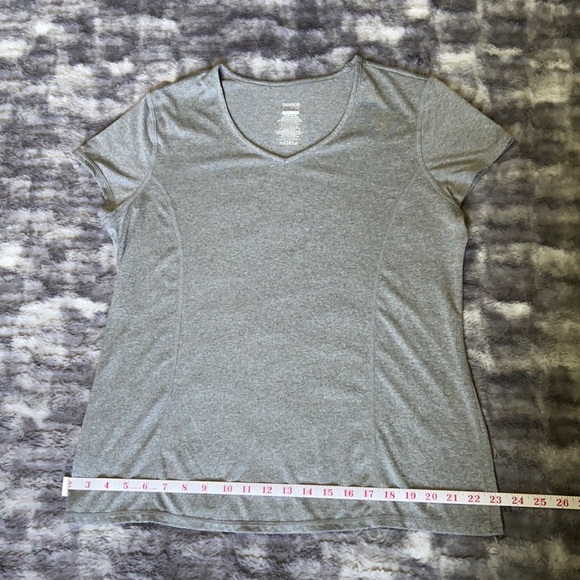 🌟Danskin Now Solid Gray Semi-Fitted V-Neck Short Sleeve Shirt Size XL/XG(16-18) - Picture 3 of 6